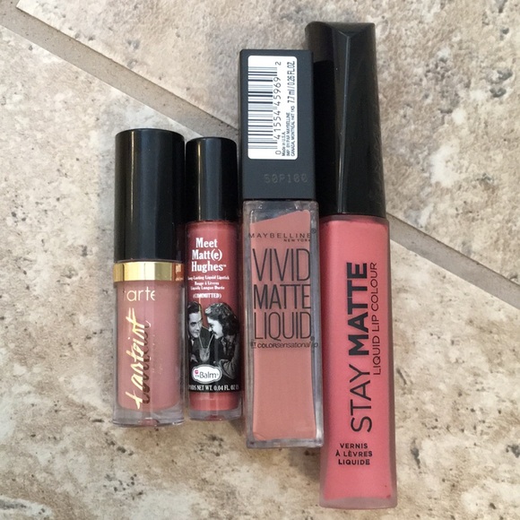 Other - Nude matte lip bundle + bonus wands!